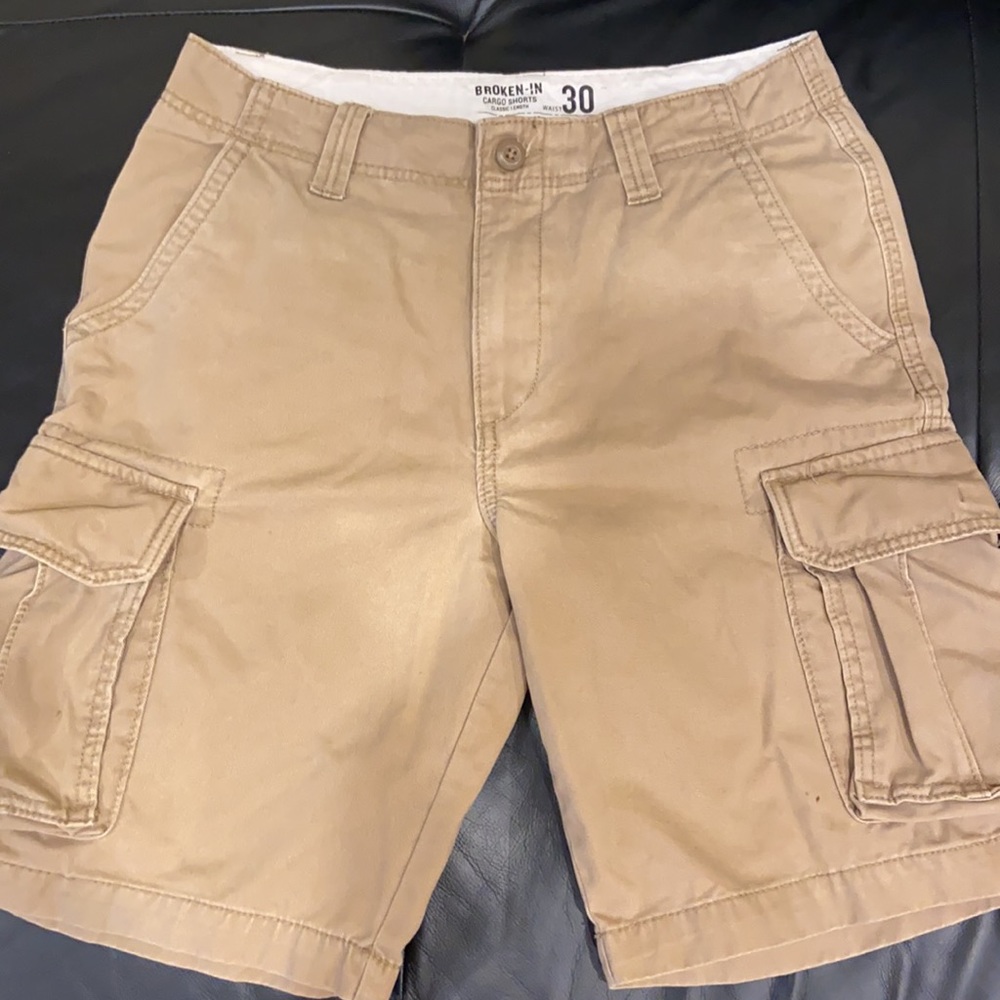 Khaki Cargo shorts 🩳